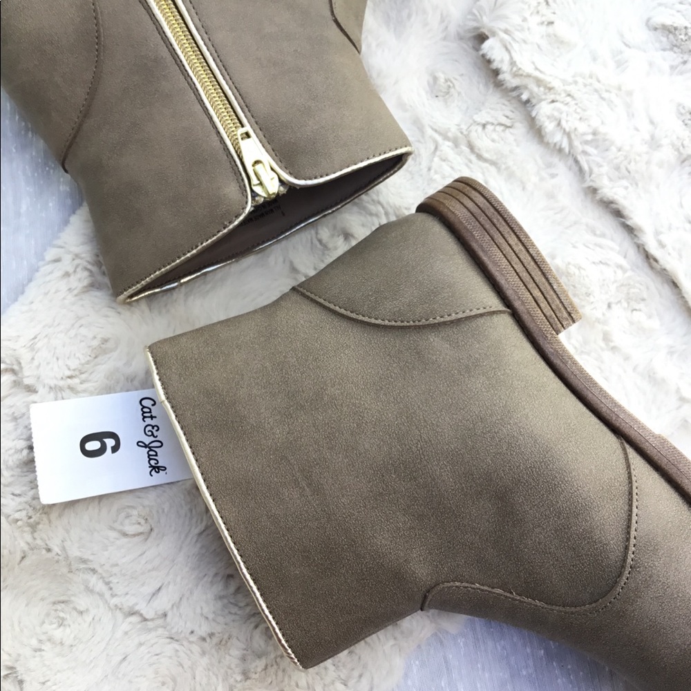 Tan ankle zipper boots - Picture 2 of 8